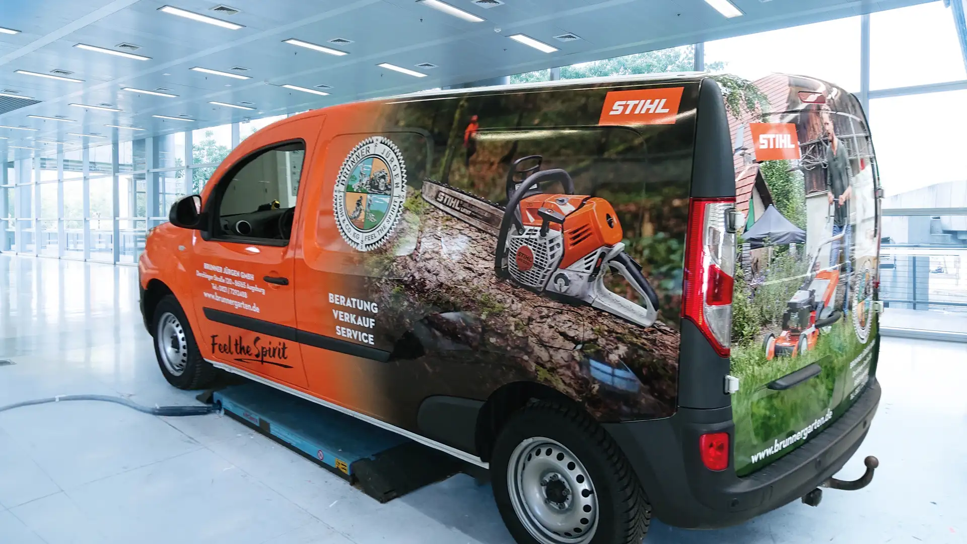 Werbetechnik Dümpel - Augsburg | Stihl-van-chainsaw-image-felled-tree-tent-consulting-sales-service-branding-mobile-tool-expert-outdoor-equipment.